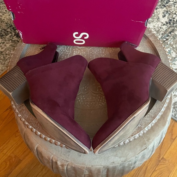 SO Burgundy Booties Sz10 - Picture 4 of 9